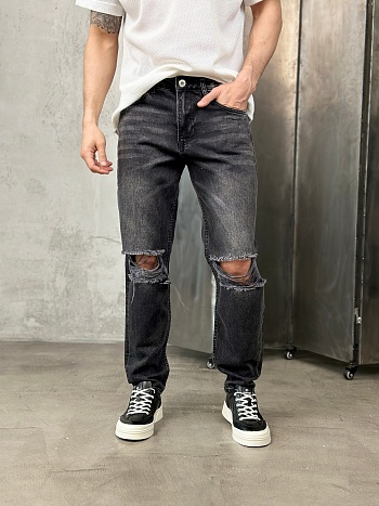 Рваные модные мужские джинсы