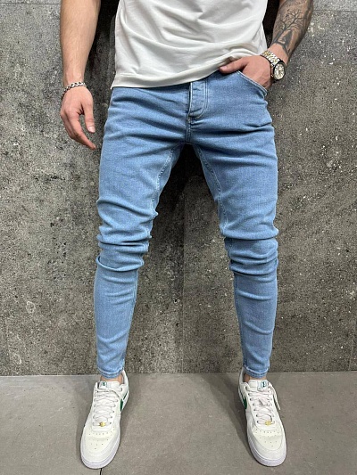 Зауженные джинсы в синем цвете
